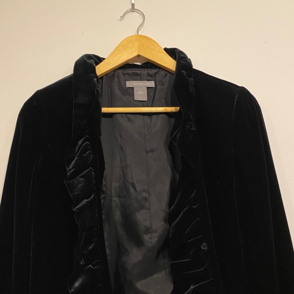 Ann Taylor Black Velvet Ruffle Dark Academia Blazer Jacket Size 4 - Picture 5 of 5